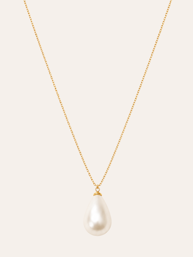 Single Pearl Pendant Necklace in daylight