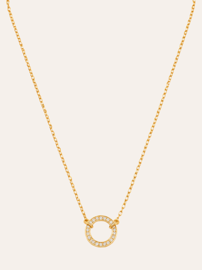 Circular Link Chain Necklace in daylight
