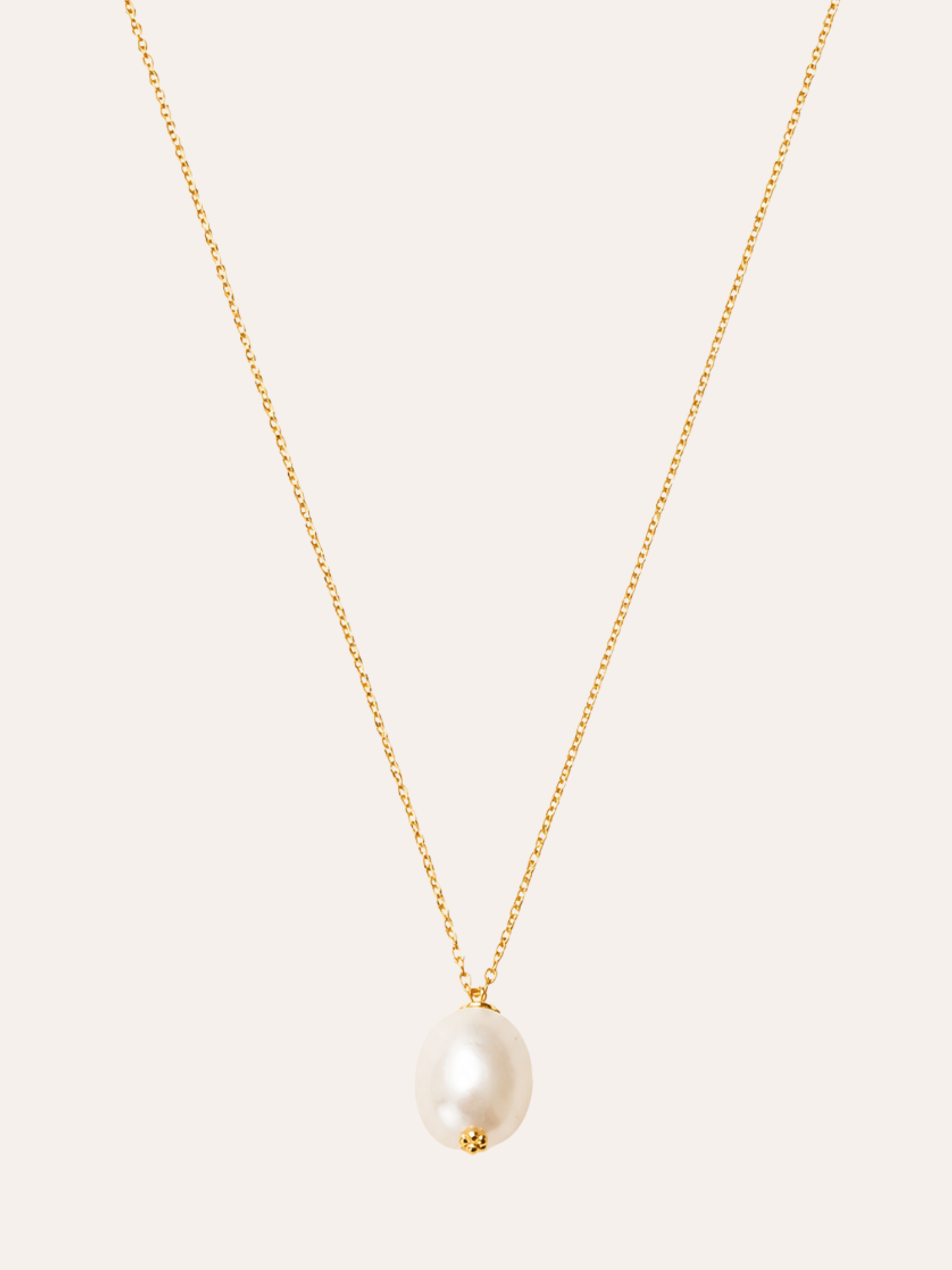 Single Pearl Pendant Necklace detail of pearl and chain clasp
