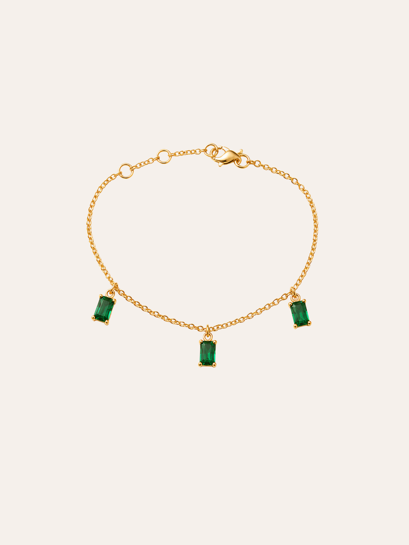 Emerald Green Onyx Chain Bracelet in daylight